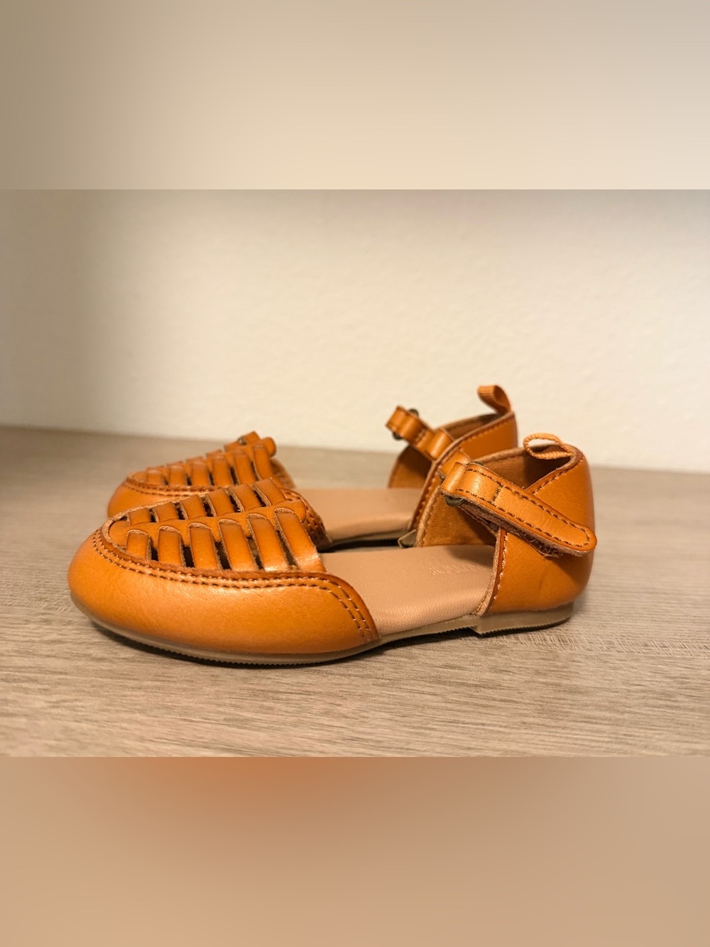 Old Navy Kids Tan Closed-Toe Fisherman Sandals